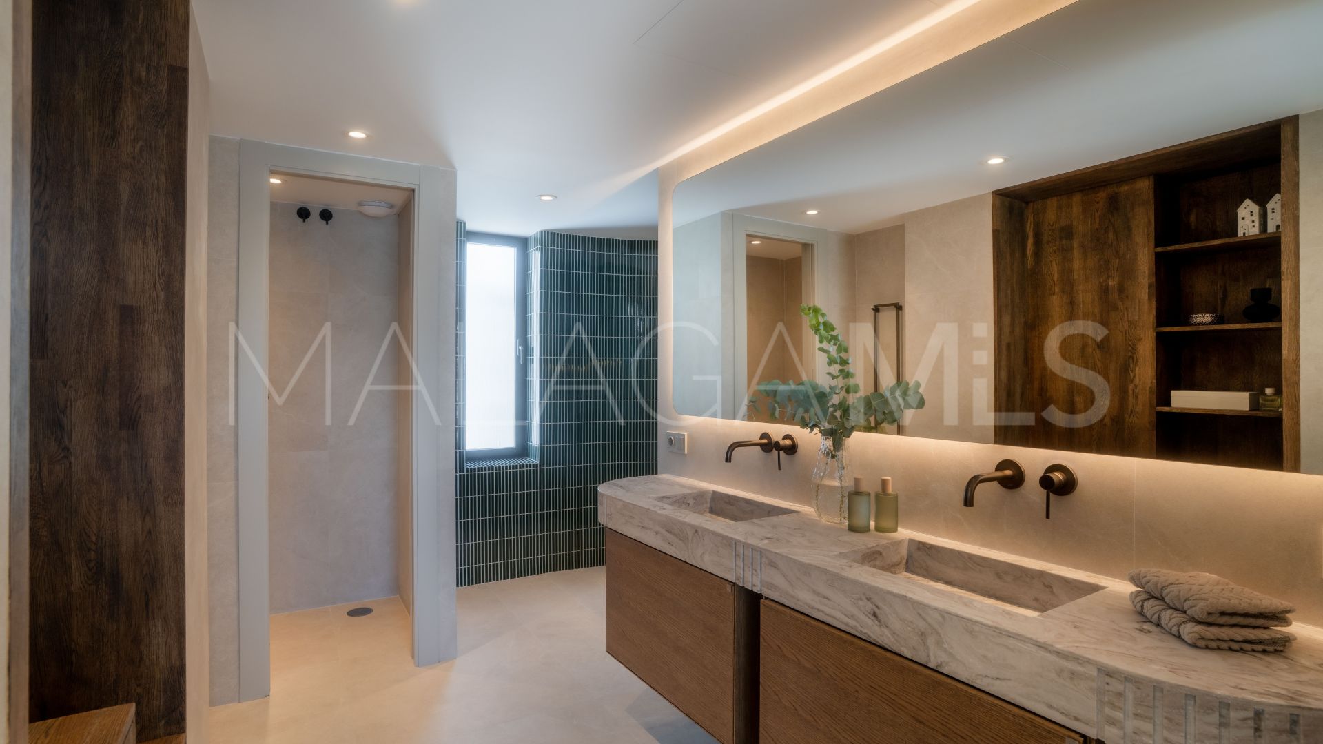 Villa for sale in Nueva Andalucia