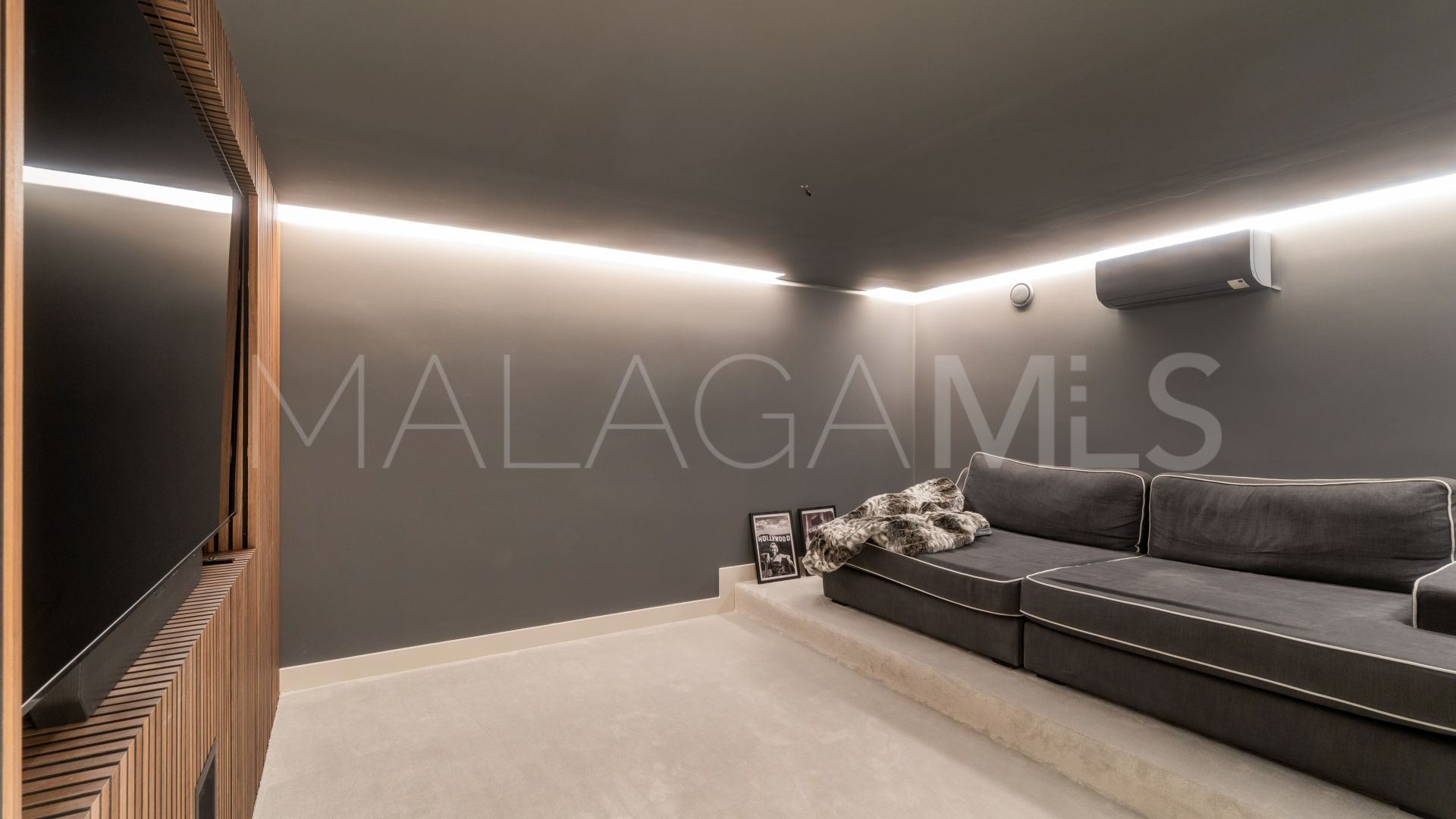 Villa for sale in Nueva Andalucia