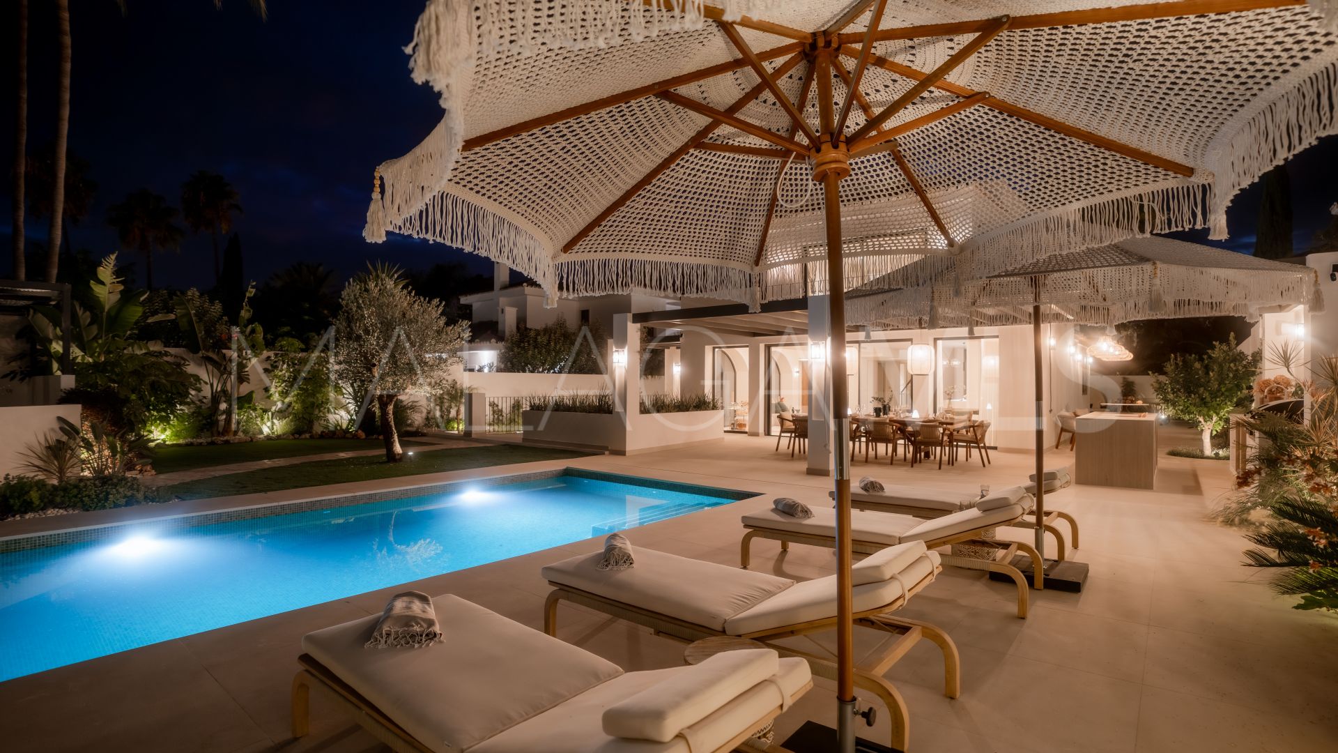 Villa for sale in Nueva Andalucia