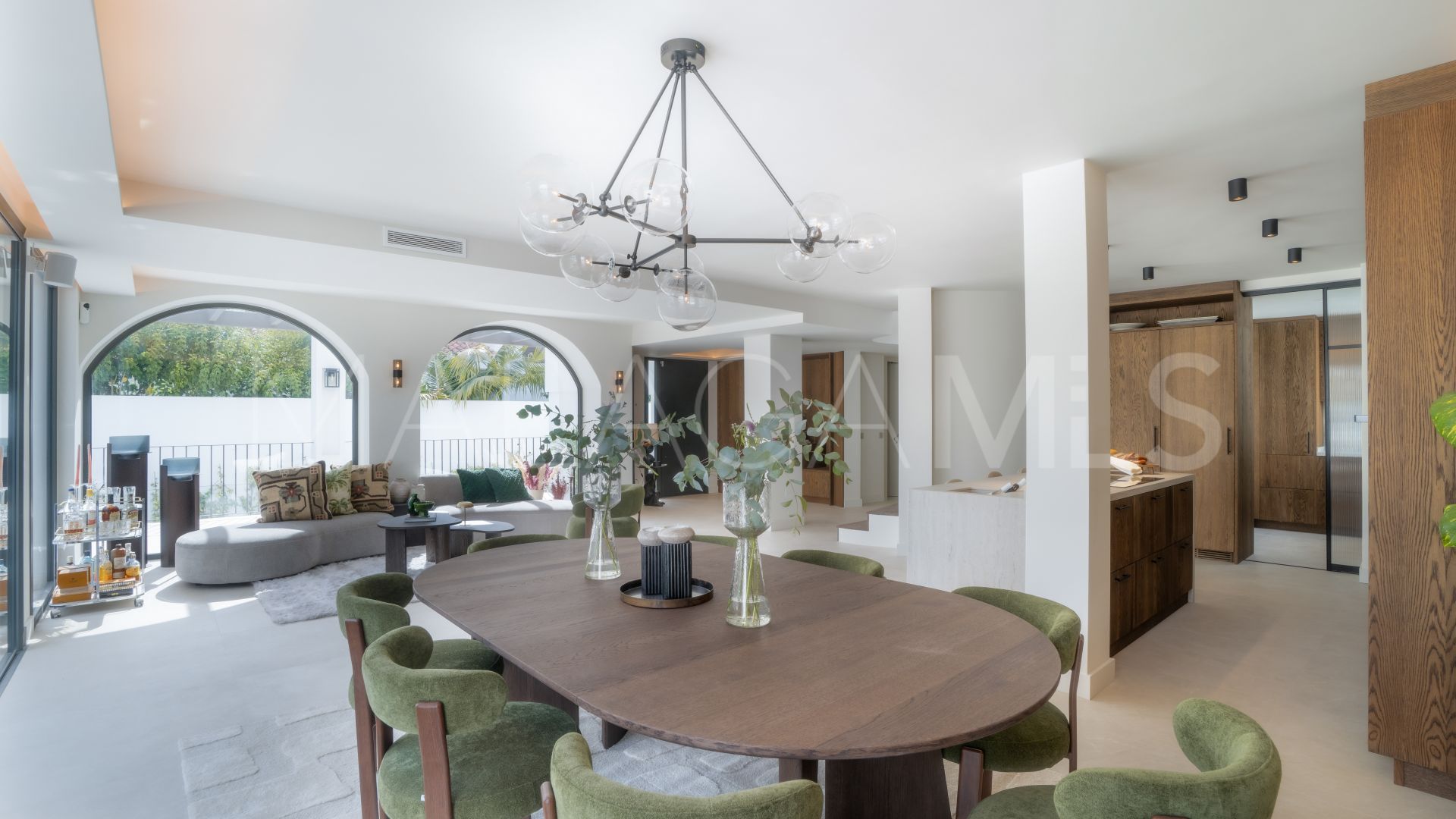 Villa for sale in Nueva Andalucia