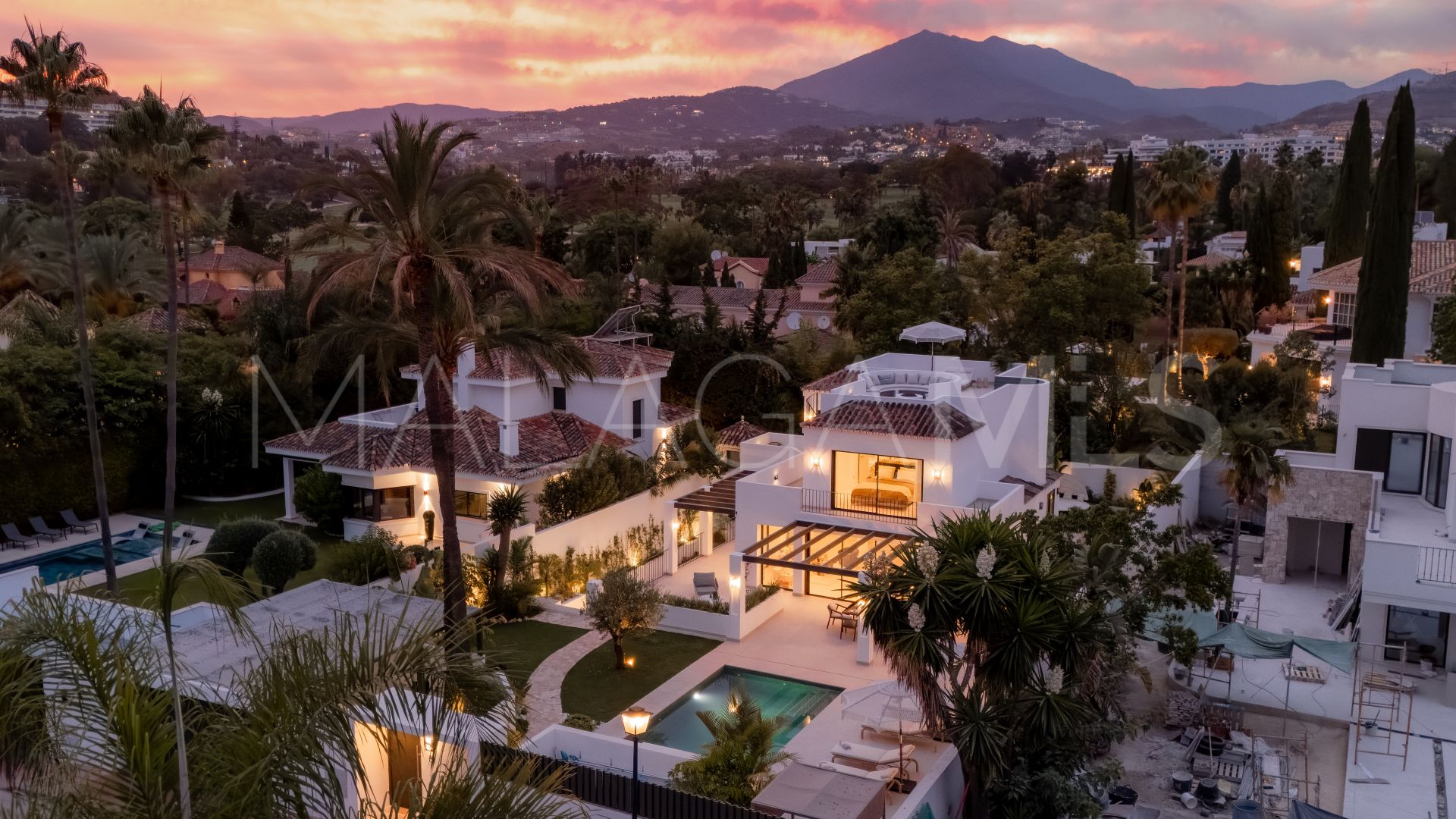 Villa for sale in Nueva Andalucia
