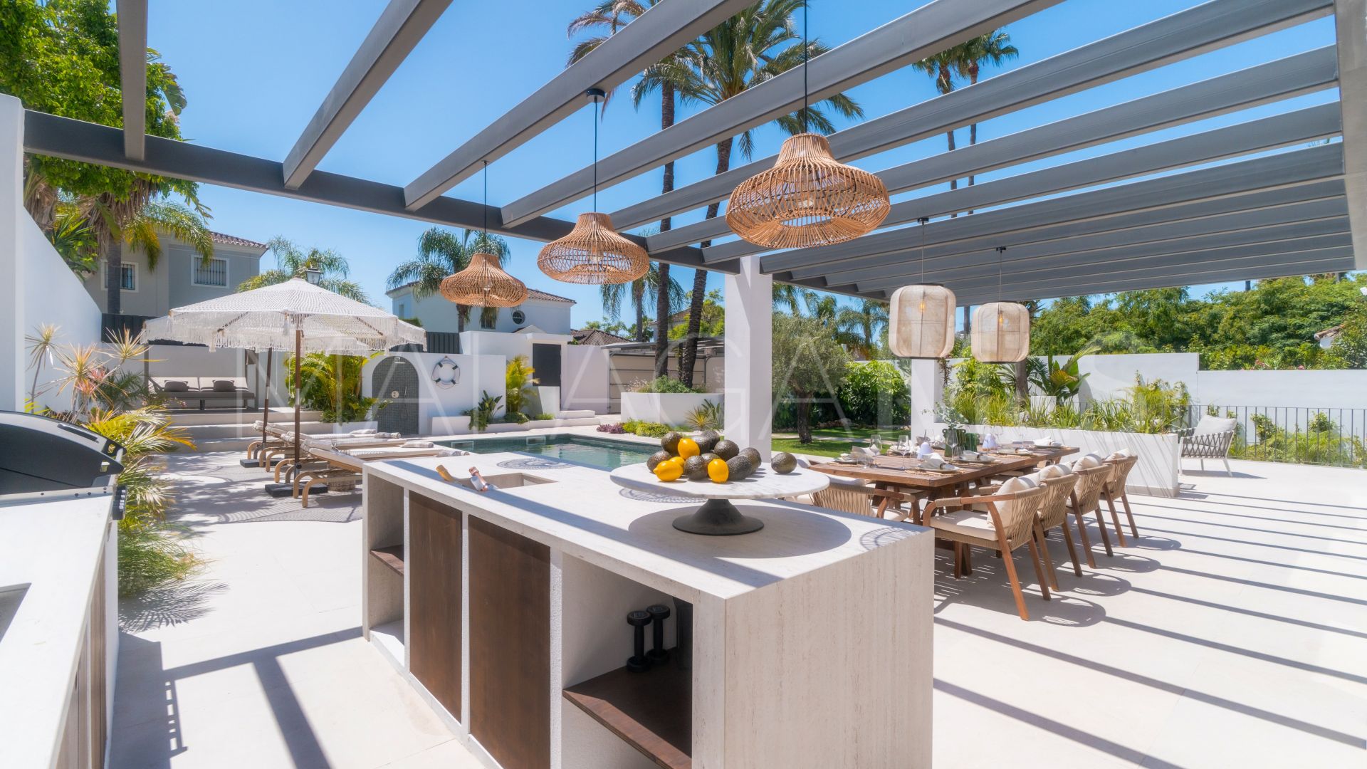 Villa for sale in Nueva Andalucia