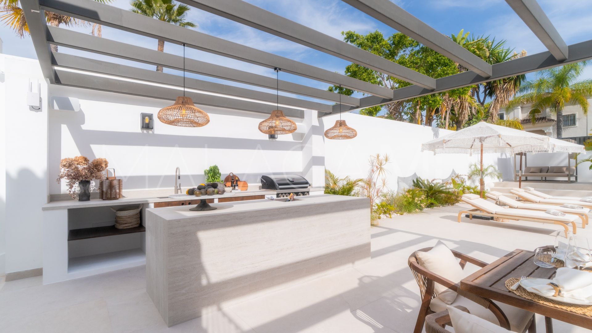 Villa for sale in Nueva Andalucia