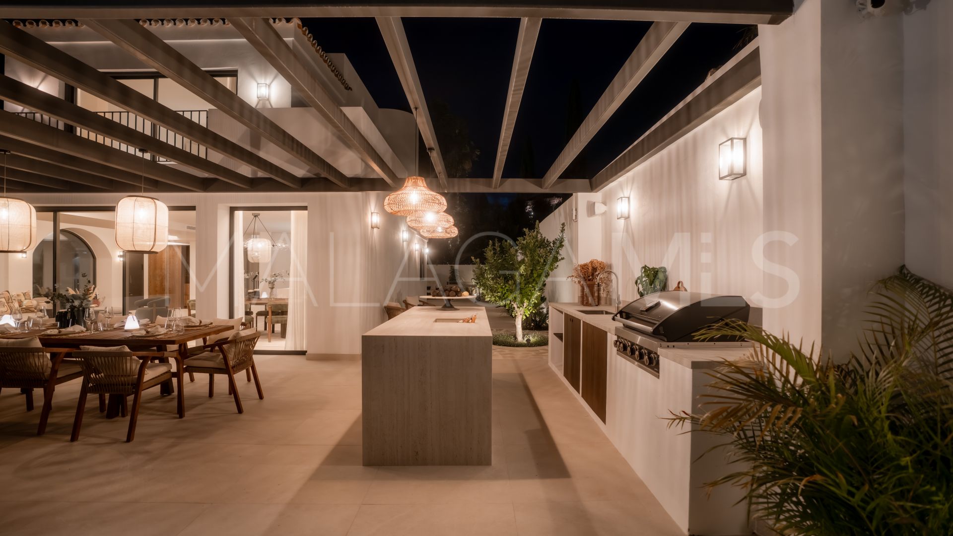 Villa for sale in Nueva Andalucia