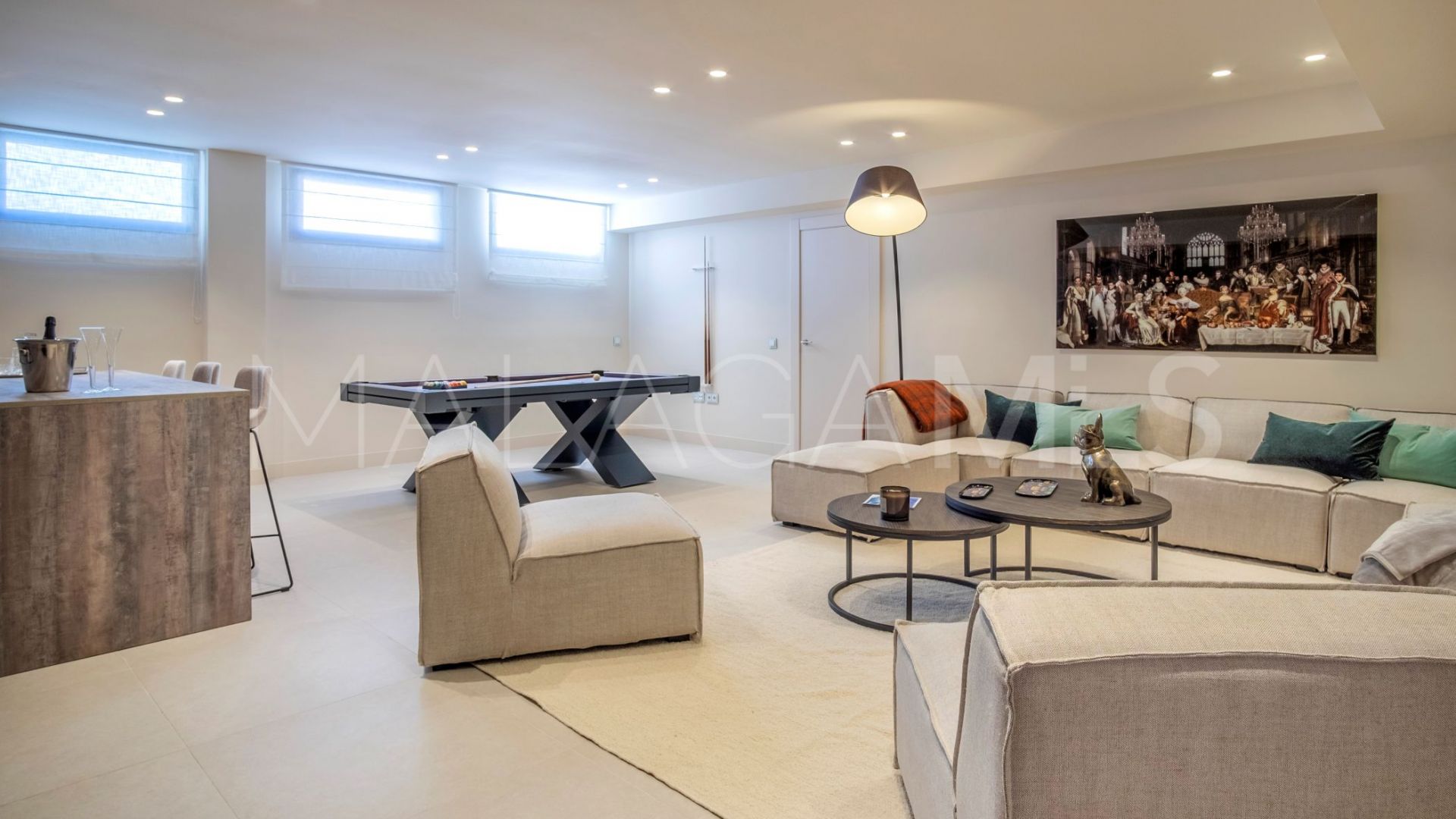 Villa for sale in New Golden Mile