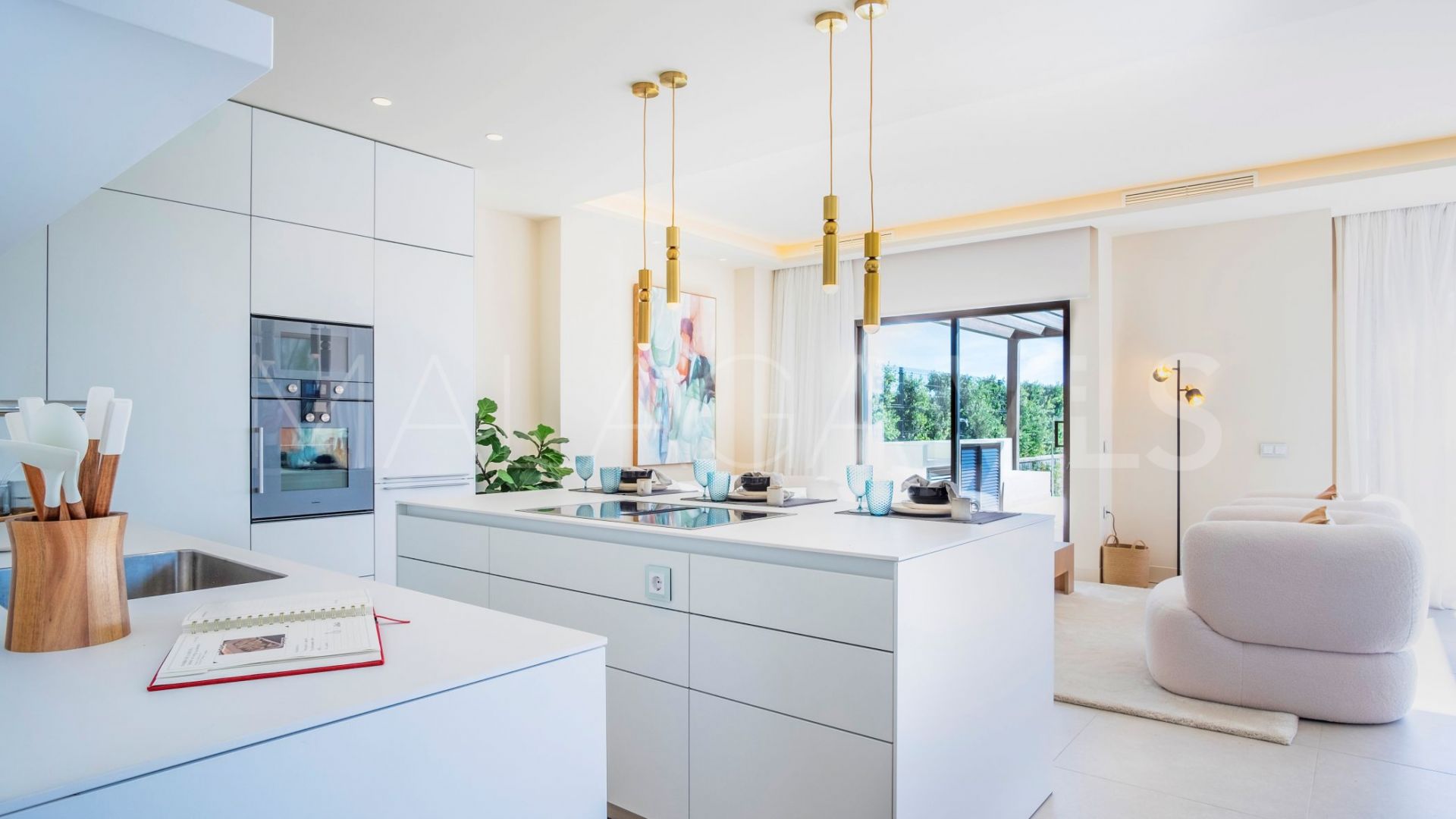 Villa for sale in New Golden Mile