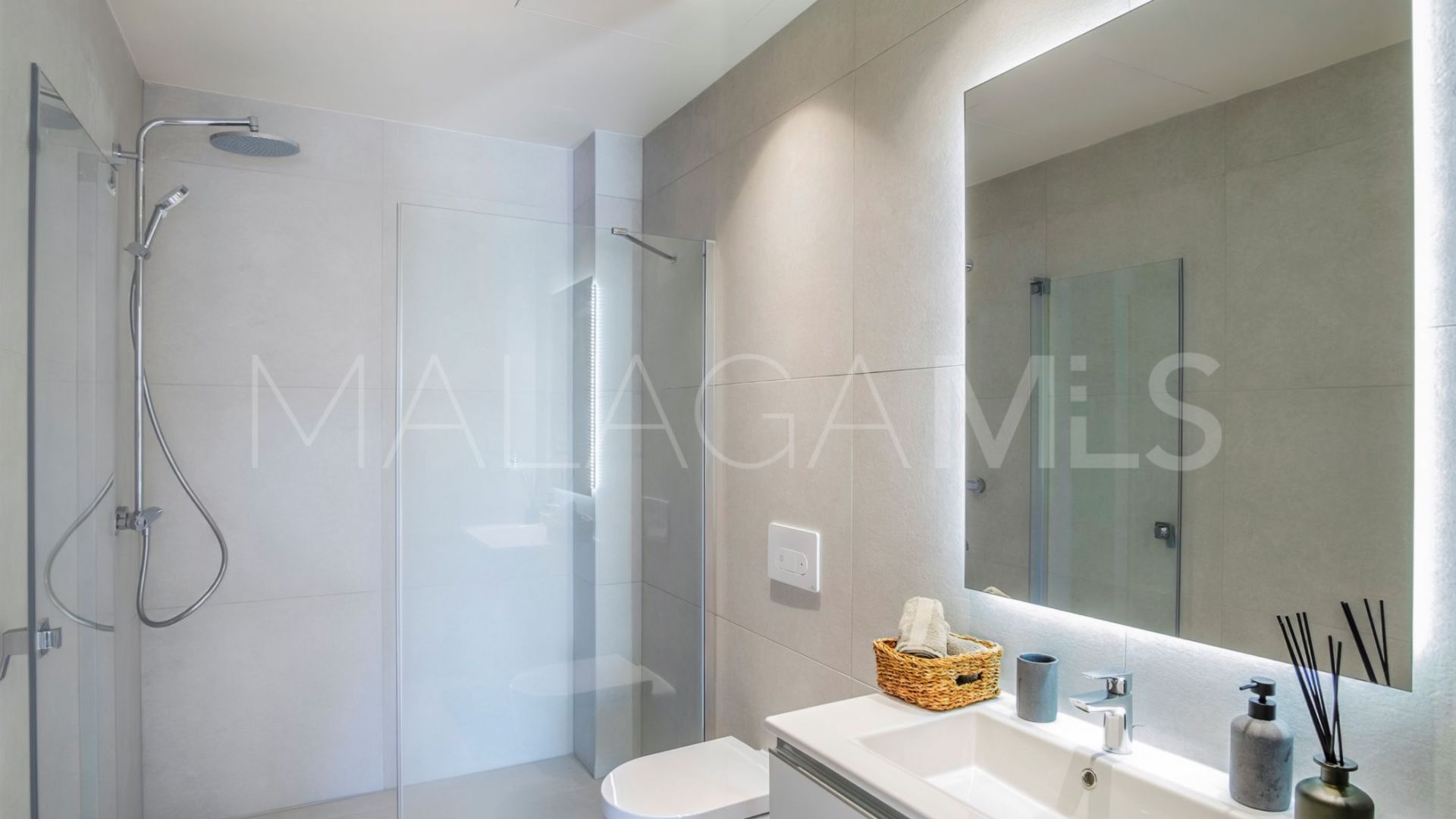 Villa for sale in New Golden Mile