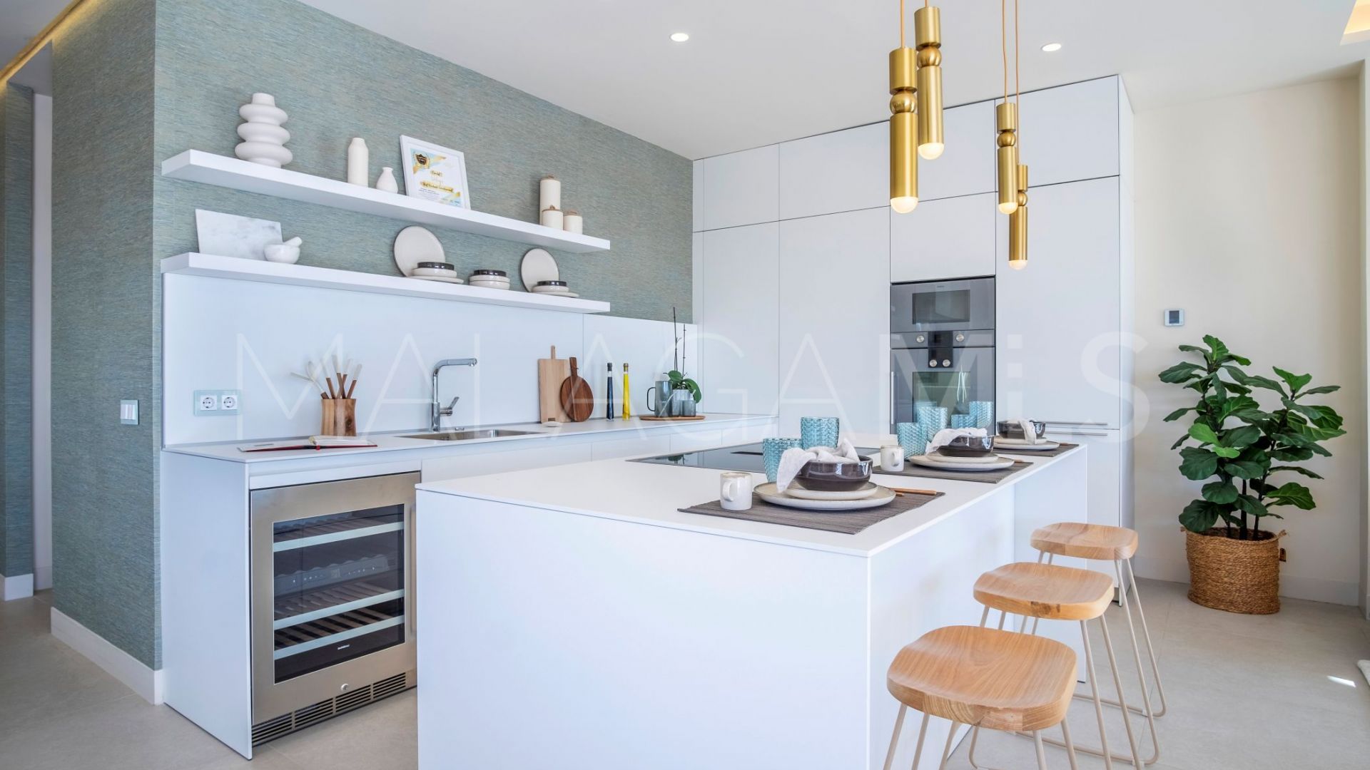 Villa for sale in New Golden Mile