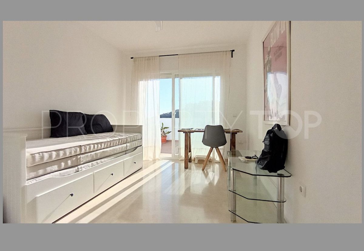 Calahonda 3 bedrooms penthouse for sale