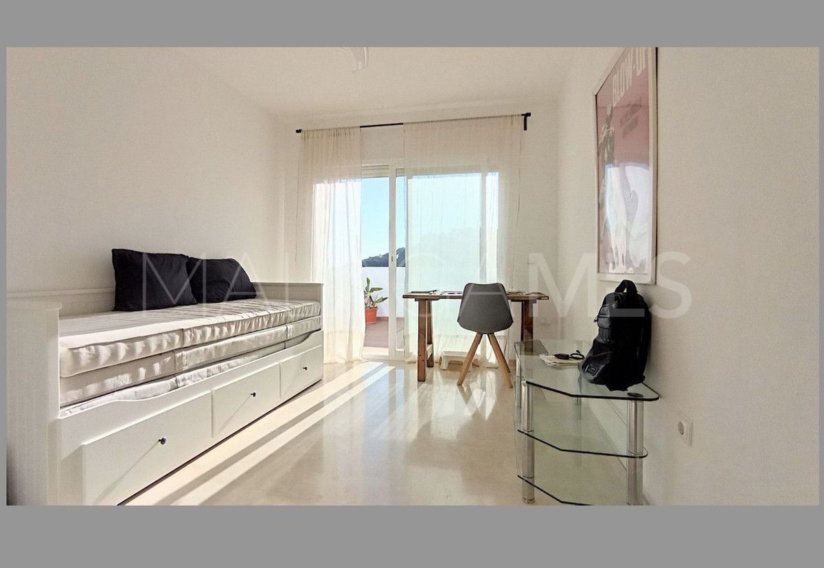 Calahonda 3 bedrooms penthouse for sale