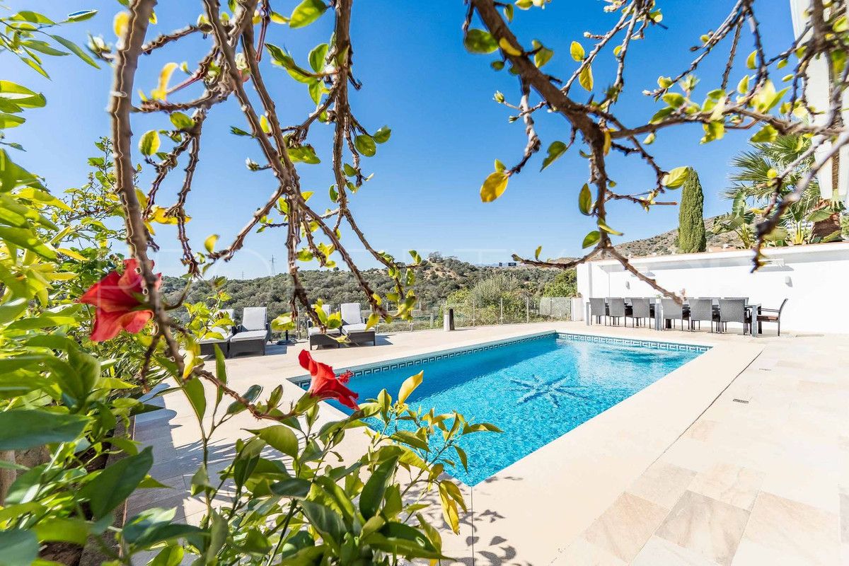 Calahonda 5 bedrooms villa for sale