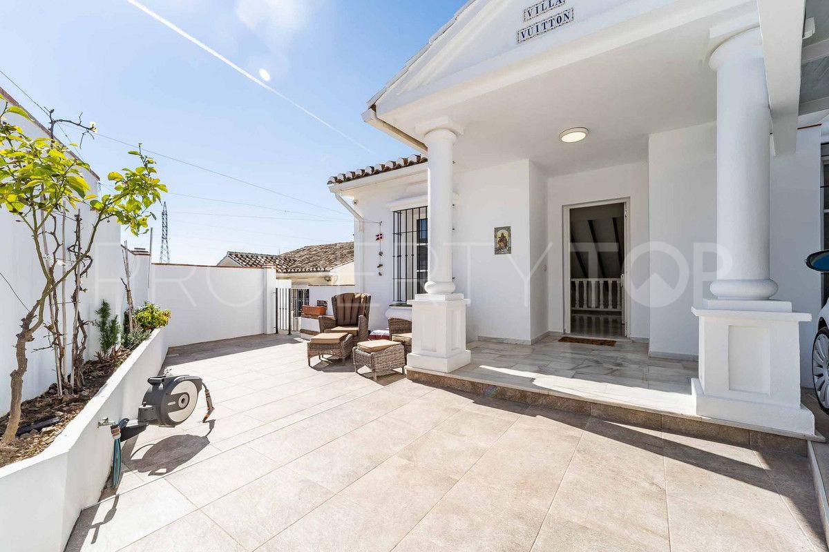 Calahonda 5 bedrooms villa for sale