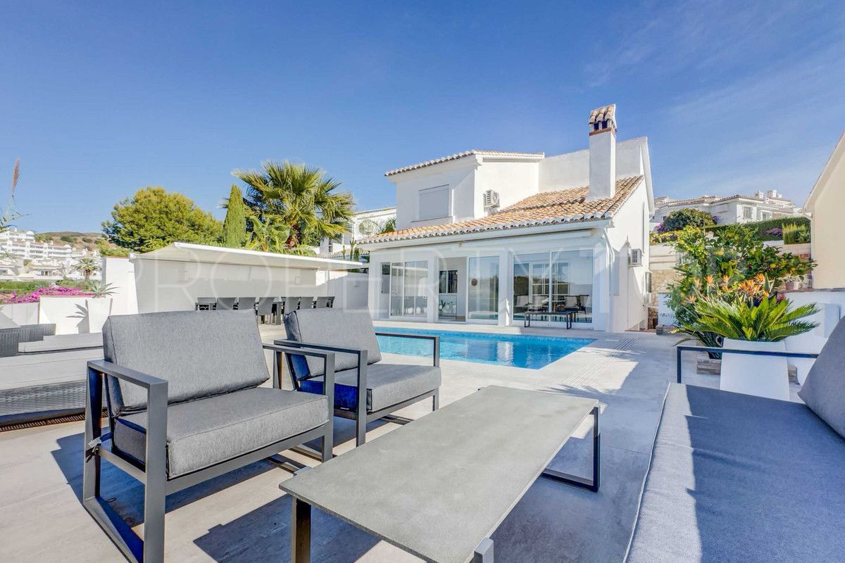 Calahonda 5 bedrooms villa for sale