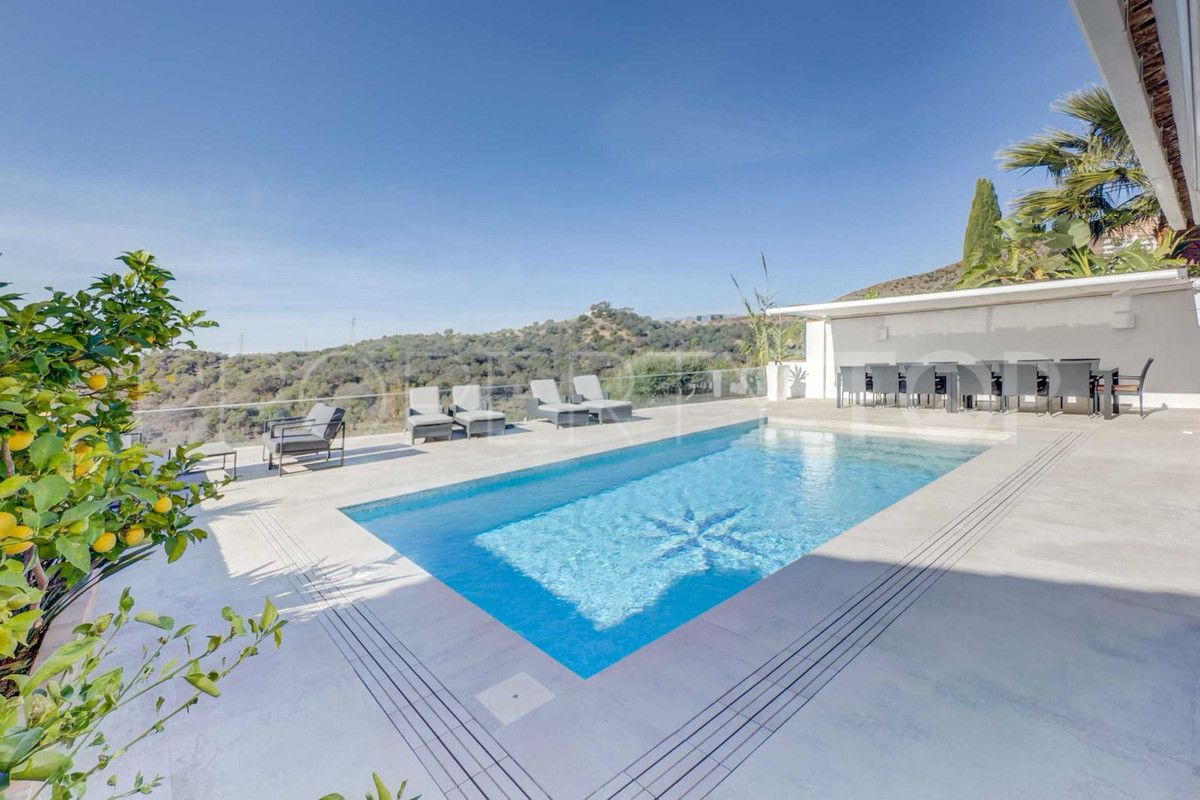 Calahonda 5 bedrooms villa for sale