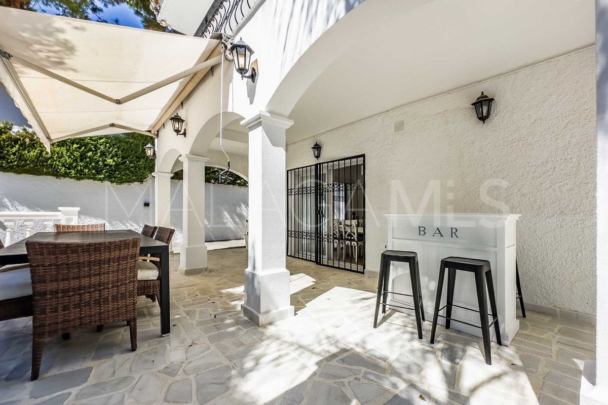 Villa for sale in Calahonda