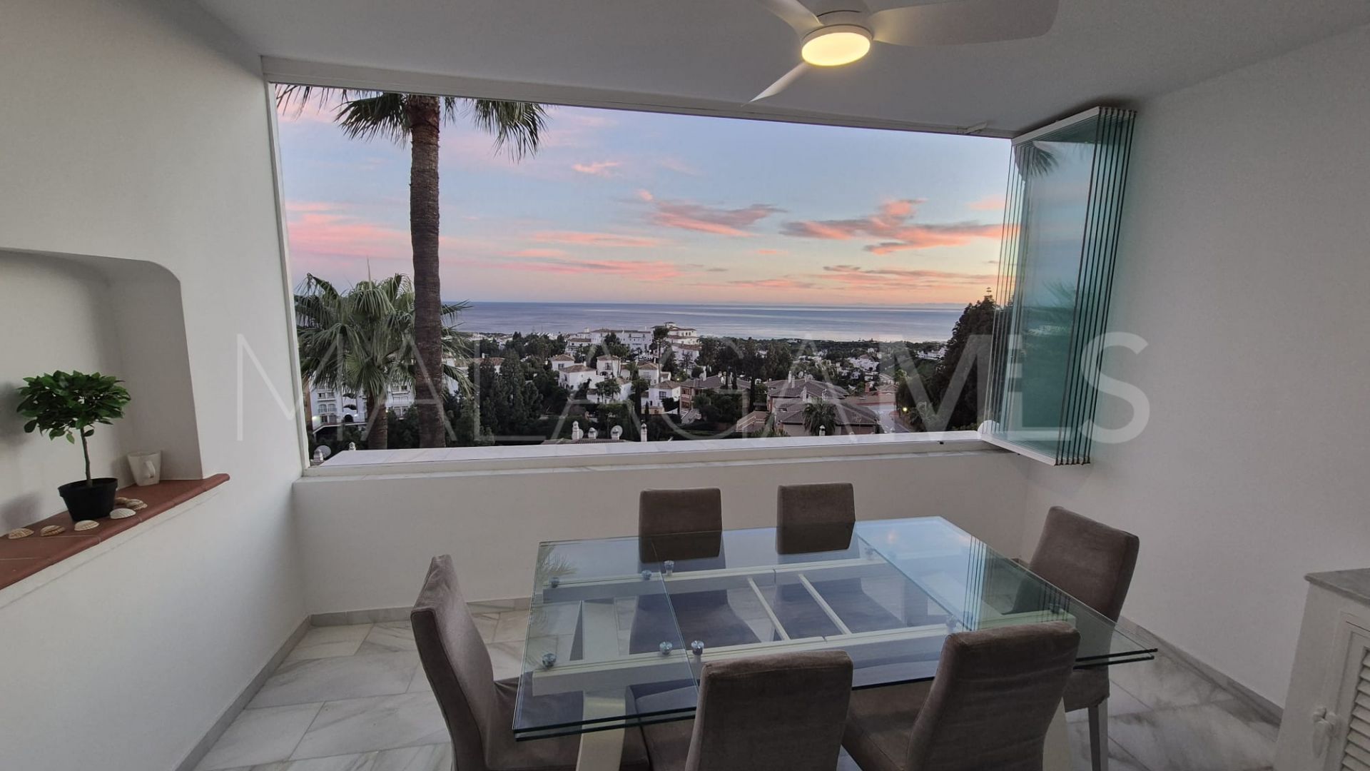 Buy duplex penthouse in Sitio de Calahonda