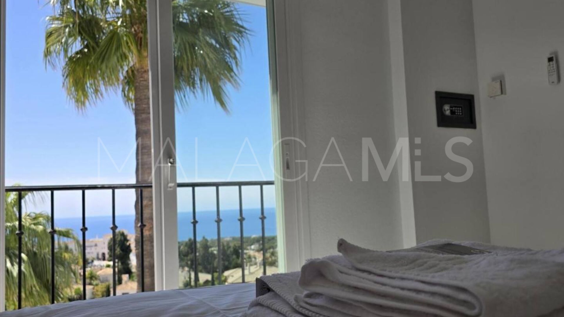Sitio de Calahonda, atico duplex with 4 bedrooms a la venta