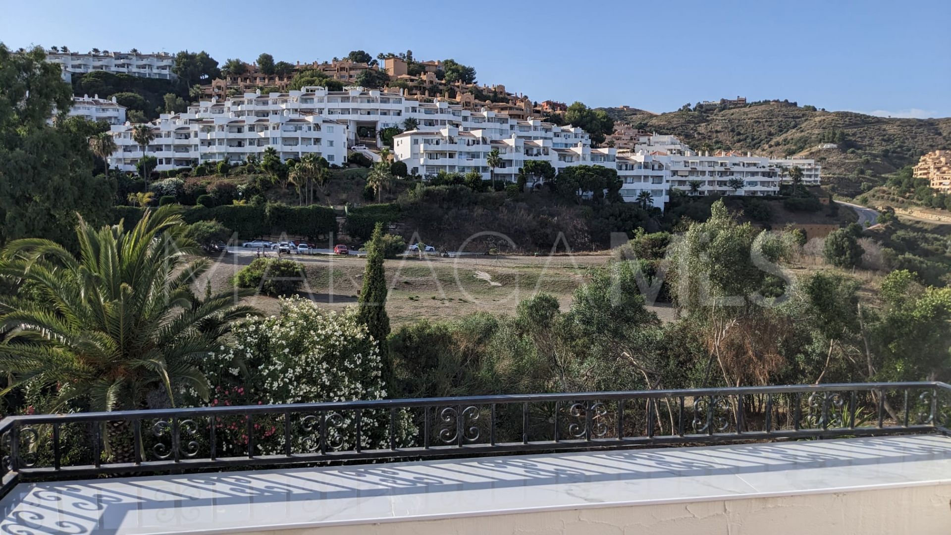 Buy duplex penthouse in Sitio de Calahonda