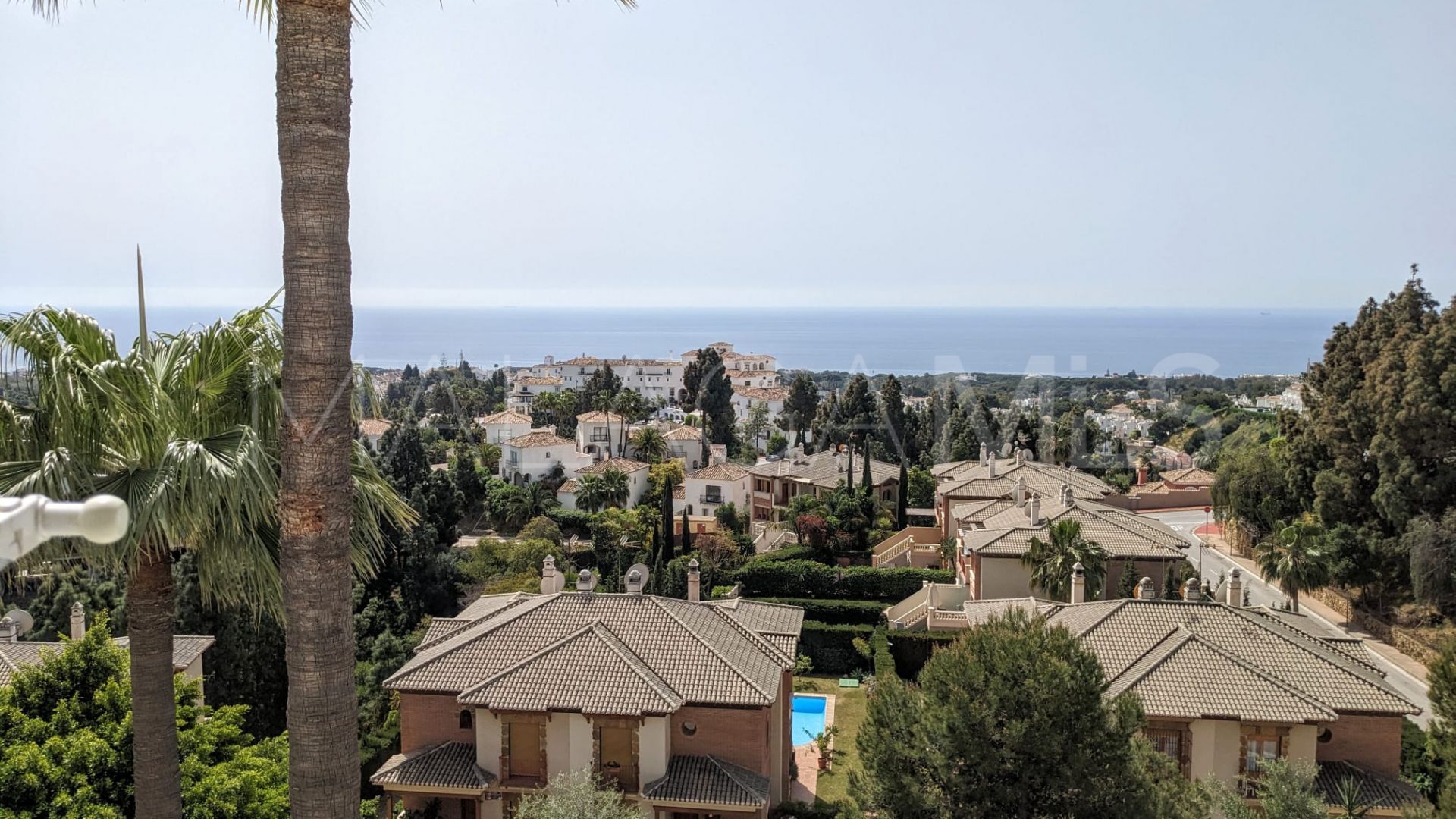 Buy duplex penthouse in Sitio de Calahonda