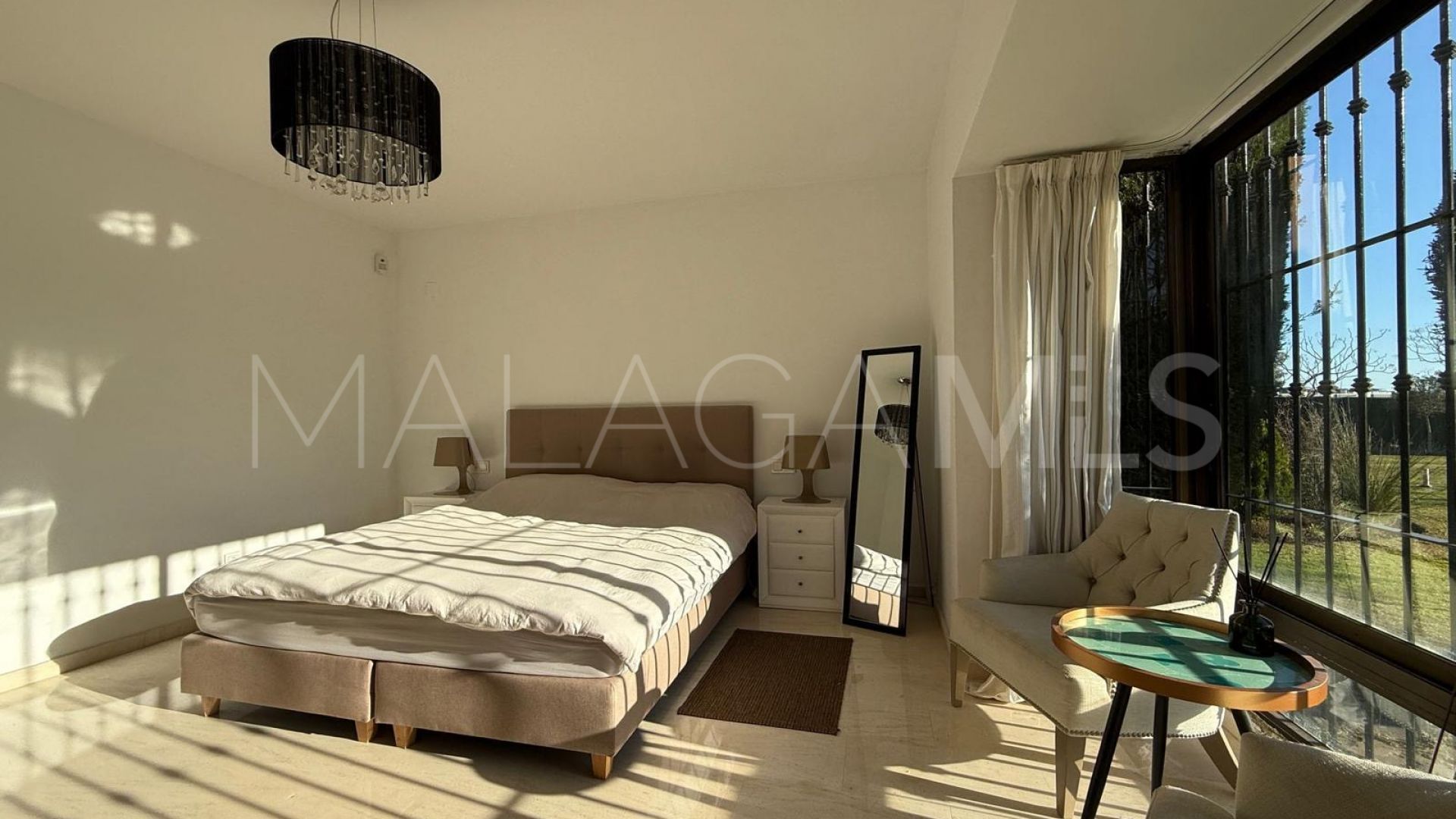 Ground floor apartment for sale in Estepona with 3 bedrooms