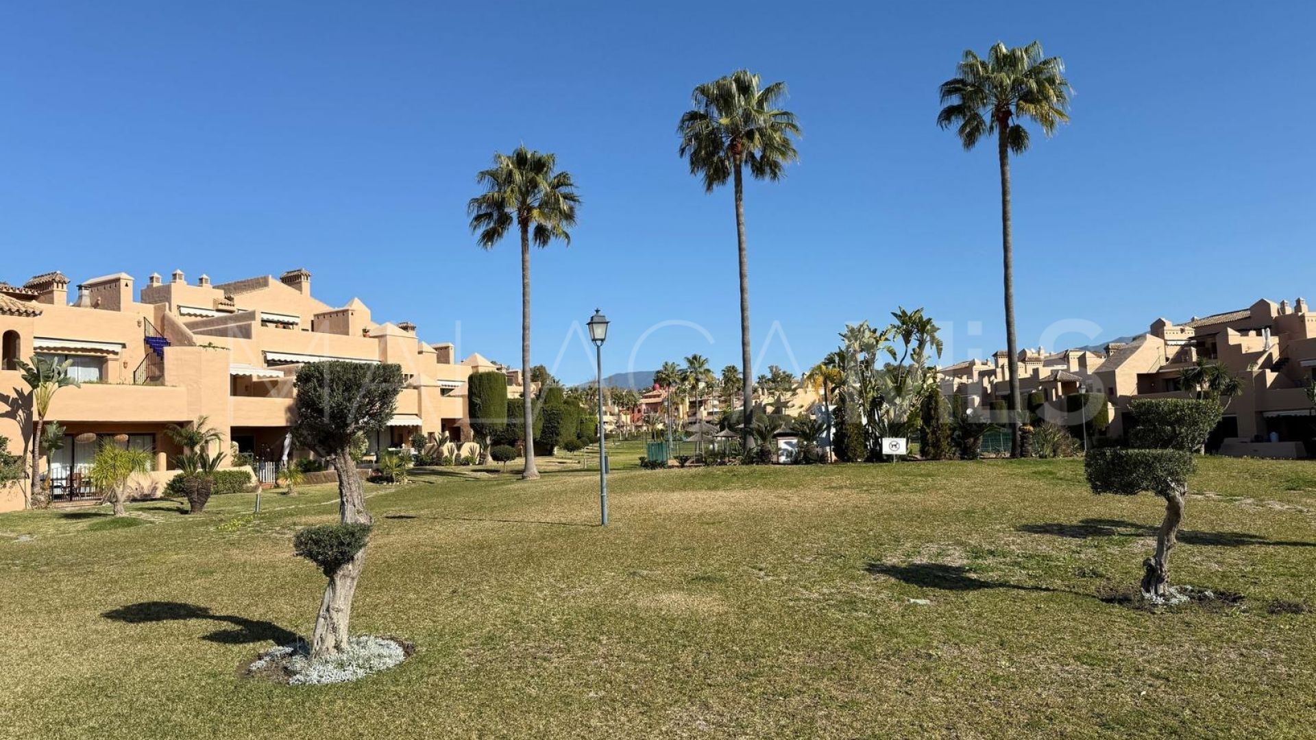 Ground floor apartment for sale in Estepona with 3 bedrooms
