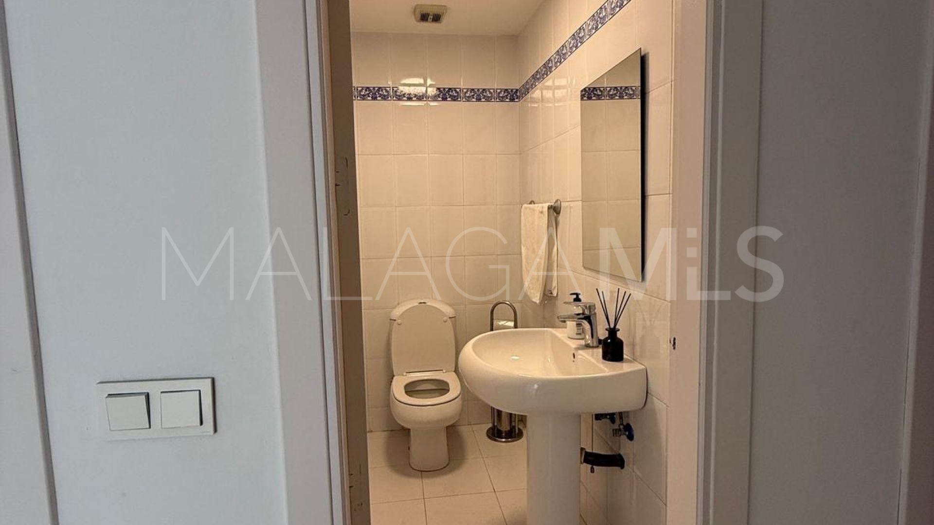 Ground floor apartment for sale in Estepona with 3 bedrooms