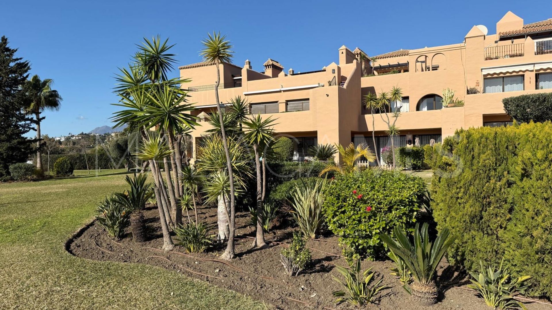 Ground floor apartment for sale in Estepona with 3 bedrooms