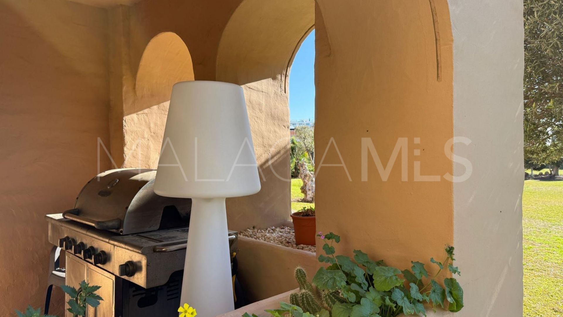 Ground floor apartment for sale in Estepona with 3 bedrooms