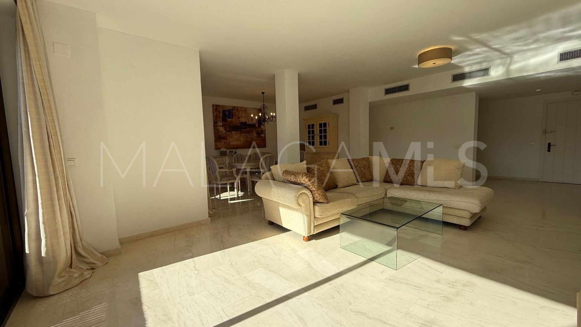 Ground floor apartment for sale in Estepona with 3 bedrooms