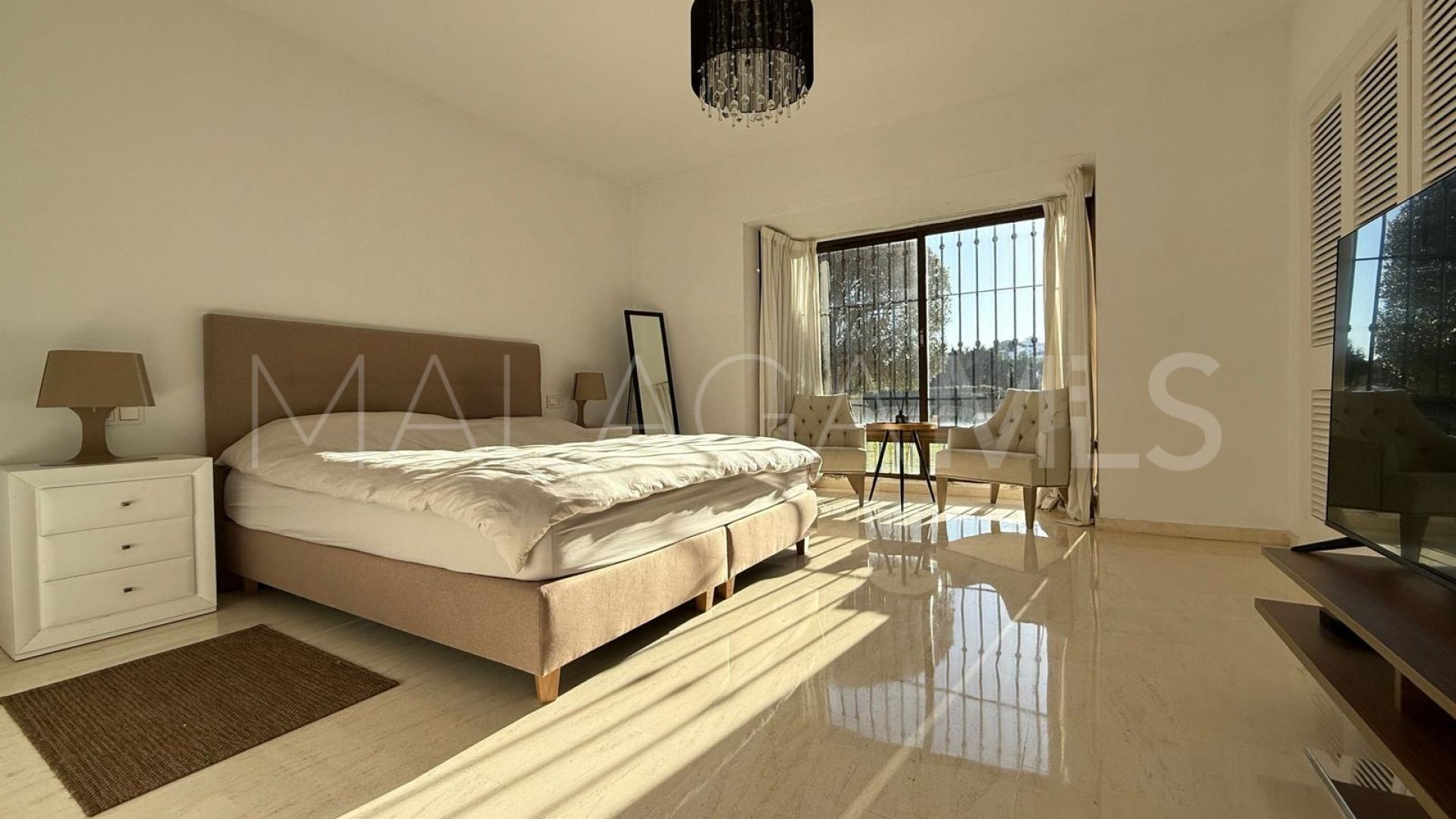 Ground floor apartment for sale in Estepona with 3 bedrooms