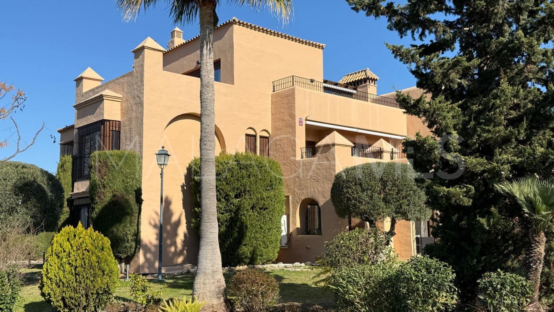 Ground floor apartment for sale in Estepona with 3 bedrooms