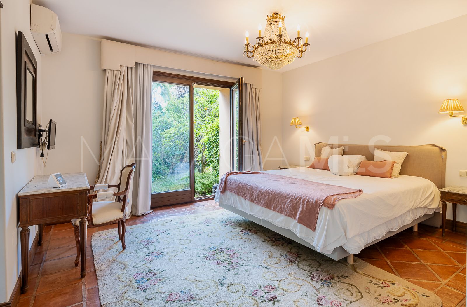 For sale Marbesa house with 6 bedrooms