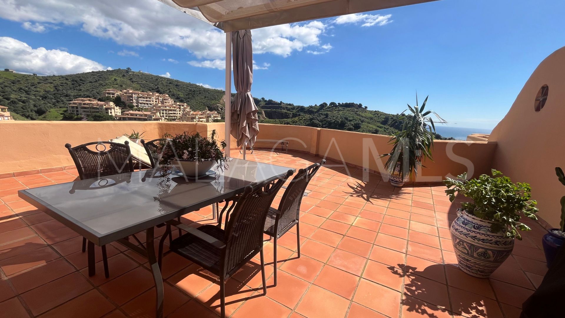 Se vende atico duplex in Calahonda de 3 bedrooms