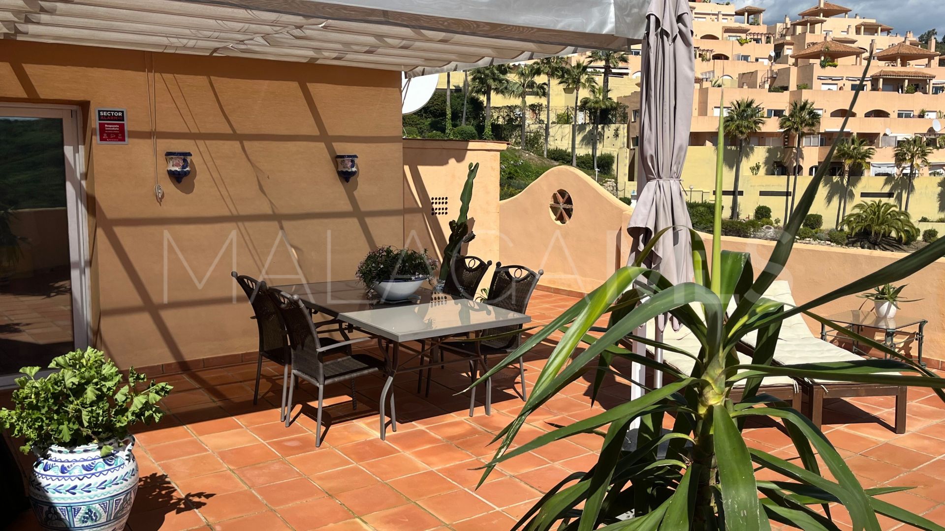 Se vende atico duplex in Calahonda de 3 bedrooms