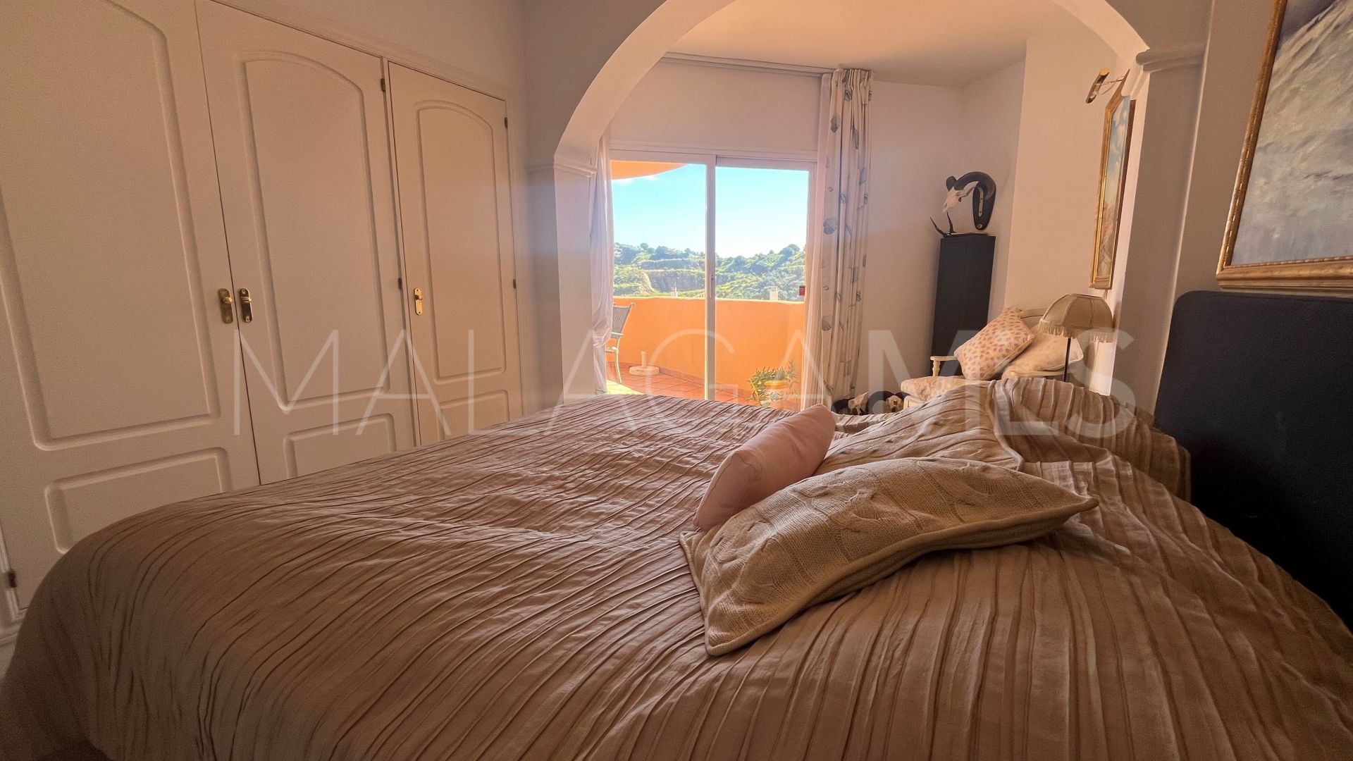 Se vende atico duplex in Calahonda de 3 bedrooms