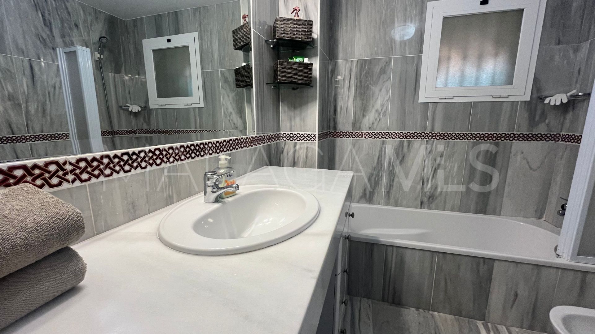 Se vende atico duplex in Calahonda de 3 bedrooms