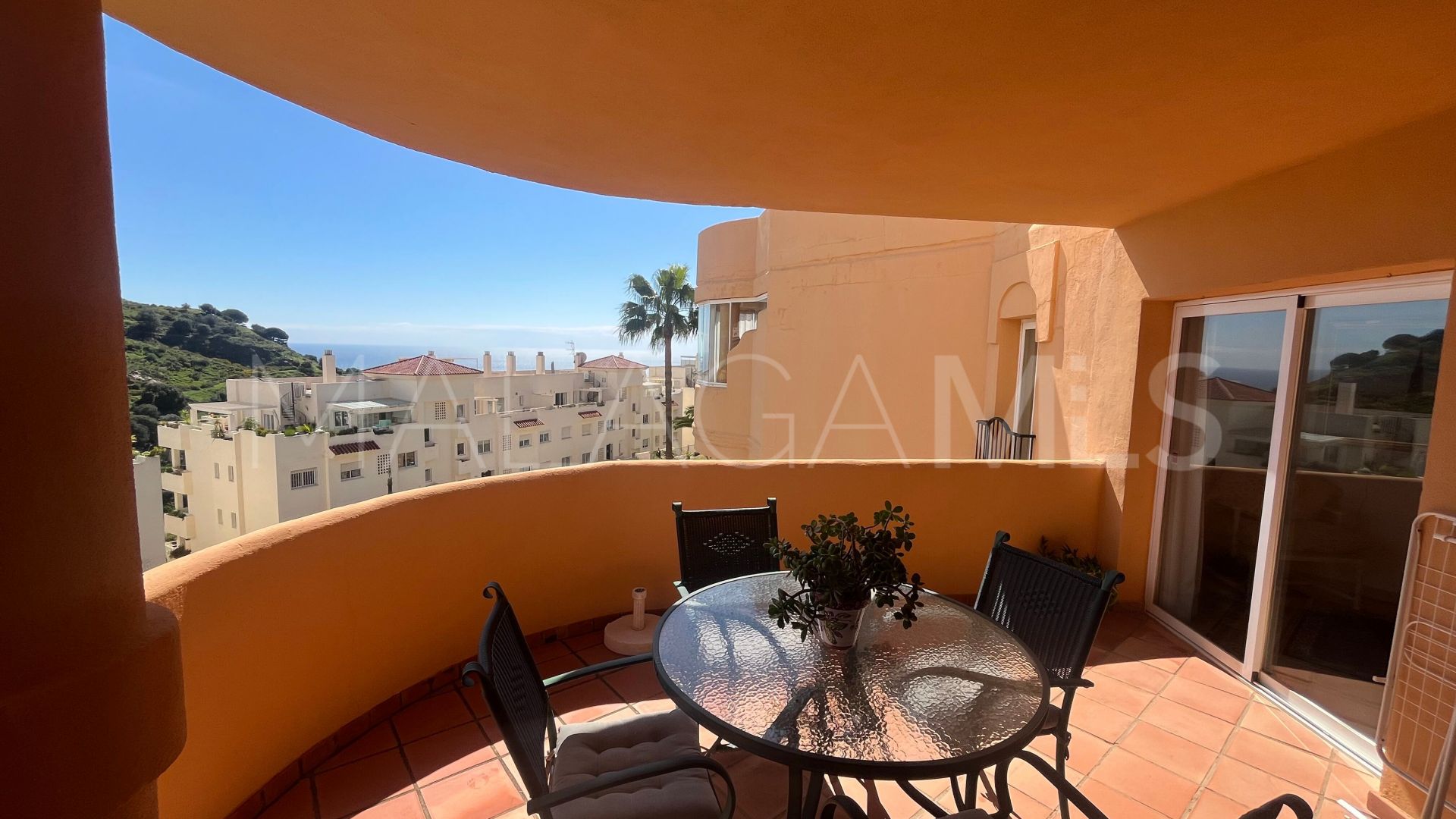 Se vende atico duplex in Calahonda de 3 bedrooms