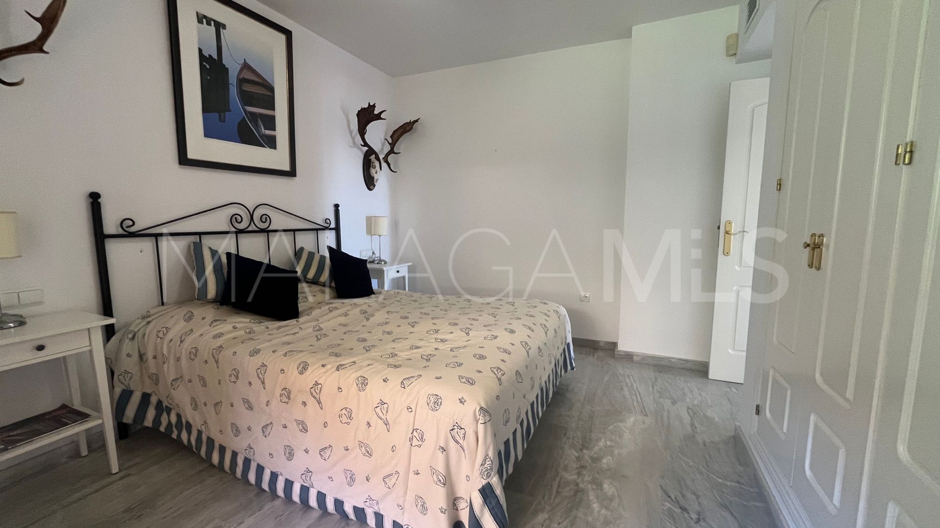 Se vende atico duplex in Calahonda de 3 bedrooms