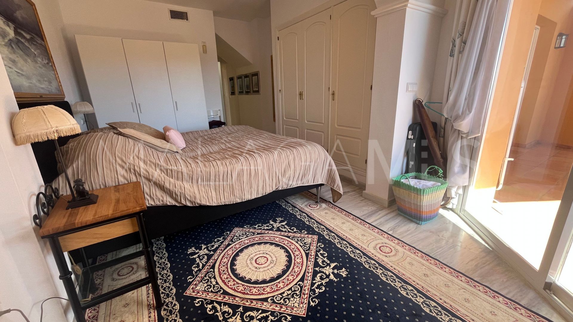 Se vende atico duplex in Calahonda de 3 bedrooms