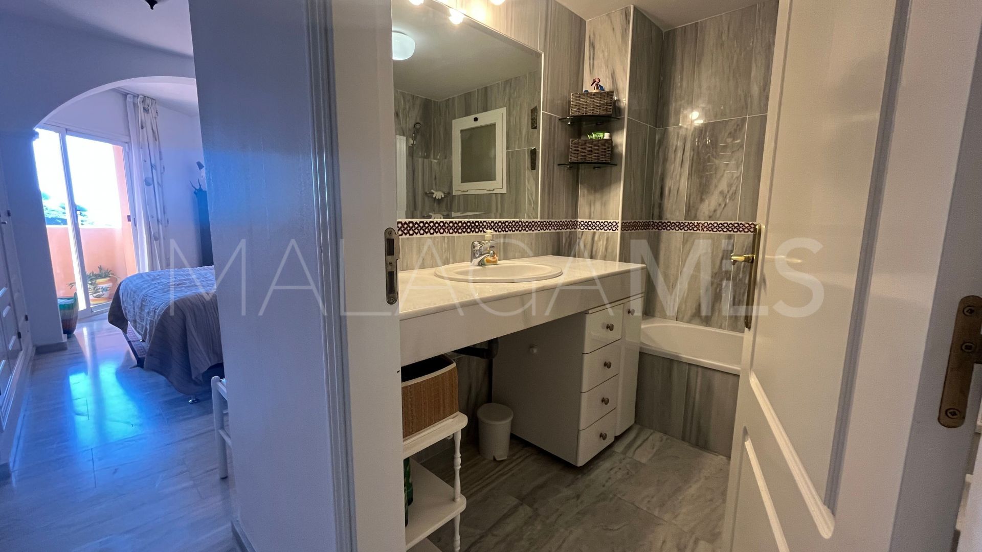 Se vende atico duplex in Calahonda de 3 bedrooms