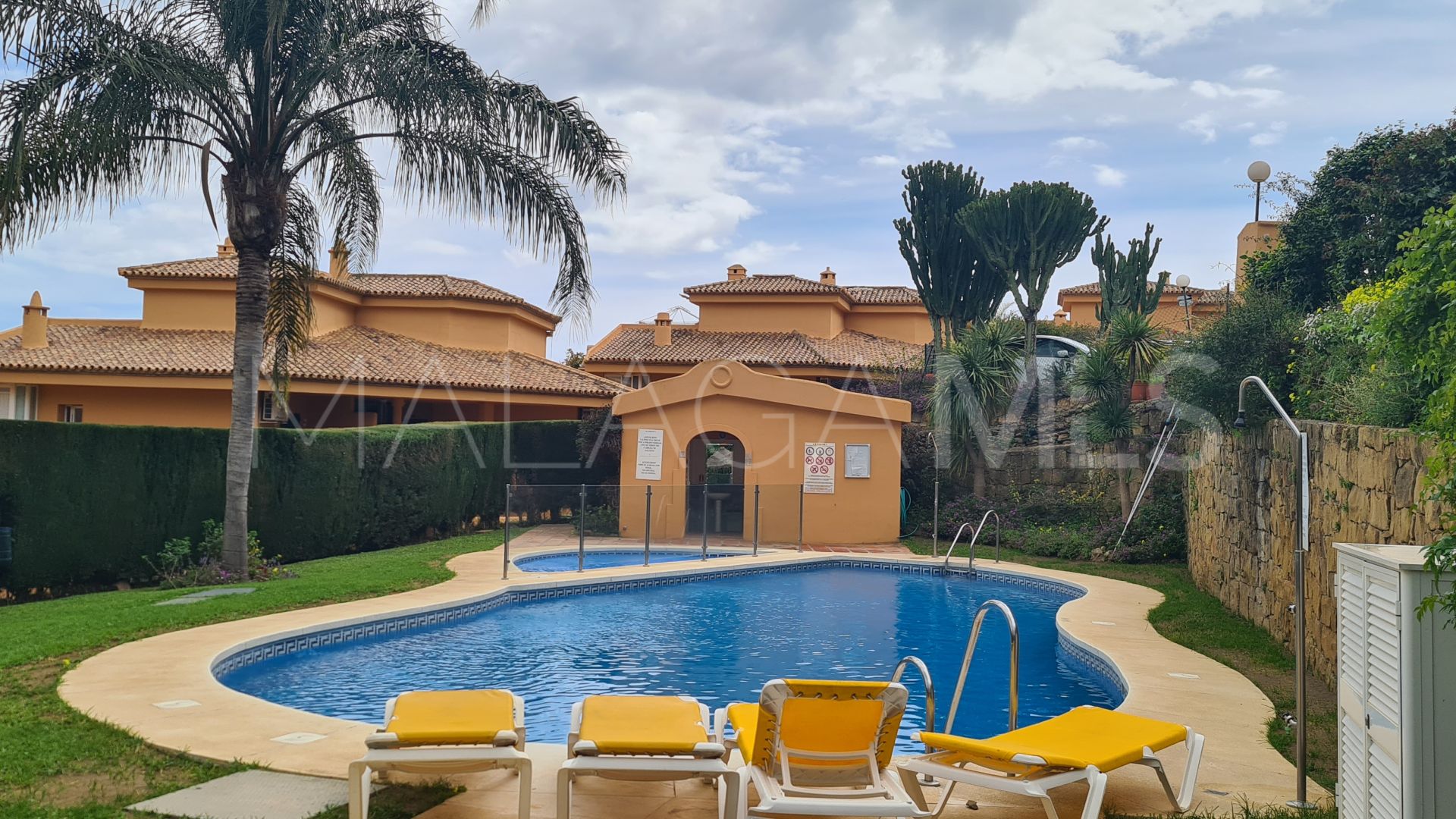 Se vende atico duplex in Calahonda de 3 bedrooms