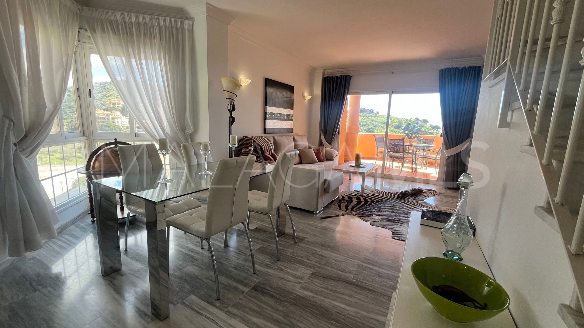 Se vende atico duplex in Calahonda de 3 bedrooms