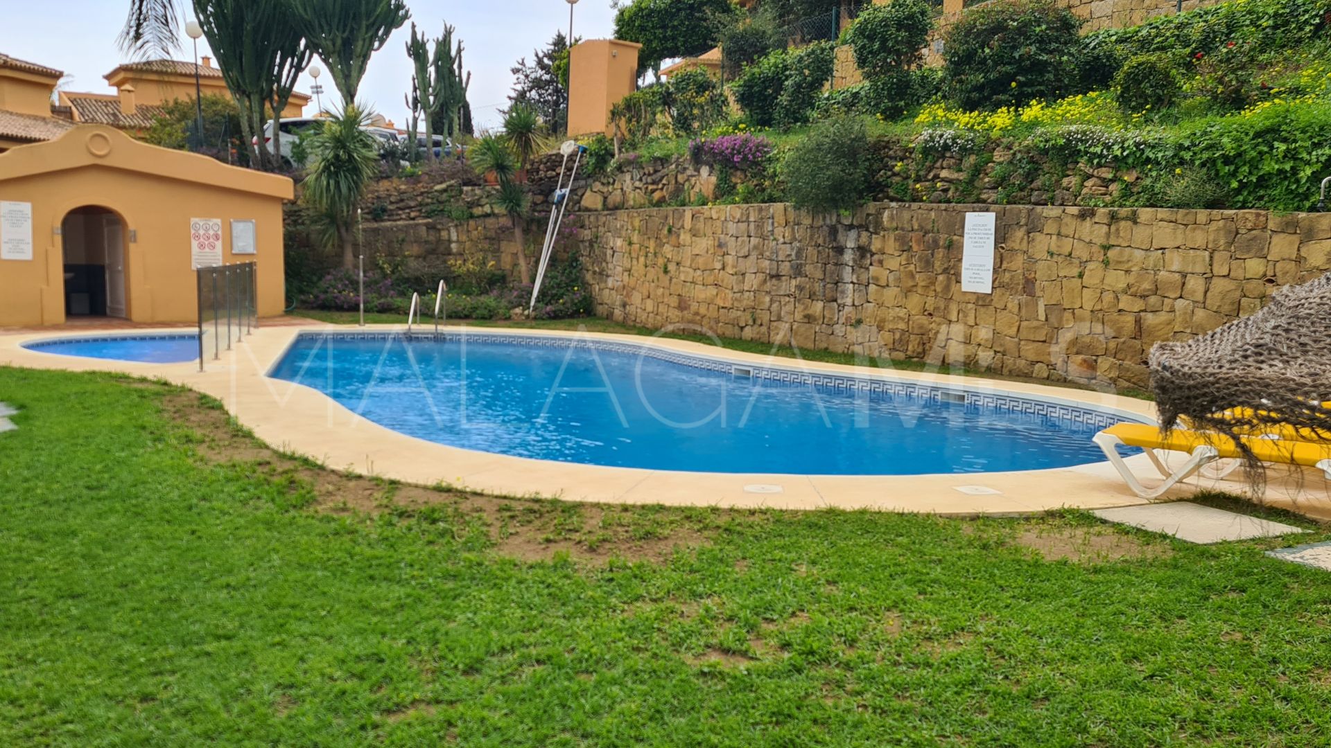 Se vende atico duplex in Calahonda de 3 bedrooms
