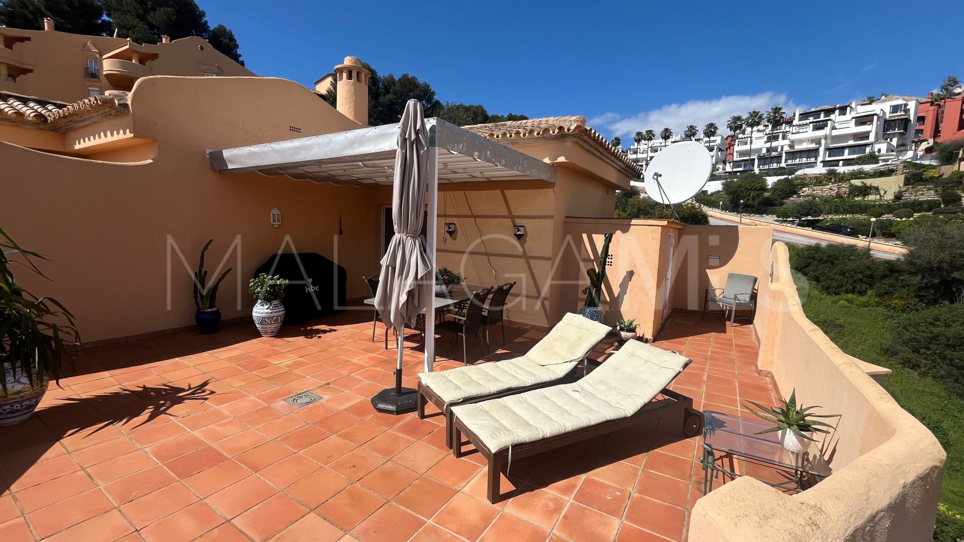 Se vende atico duplex in Calahonda de 3 bedrooms