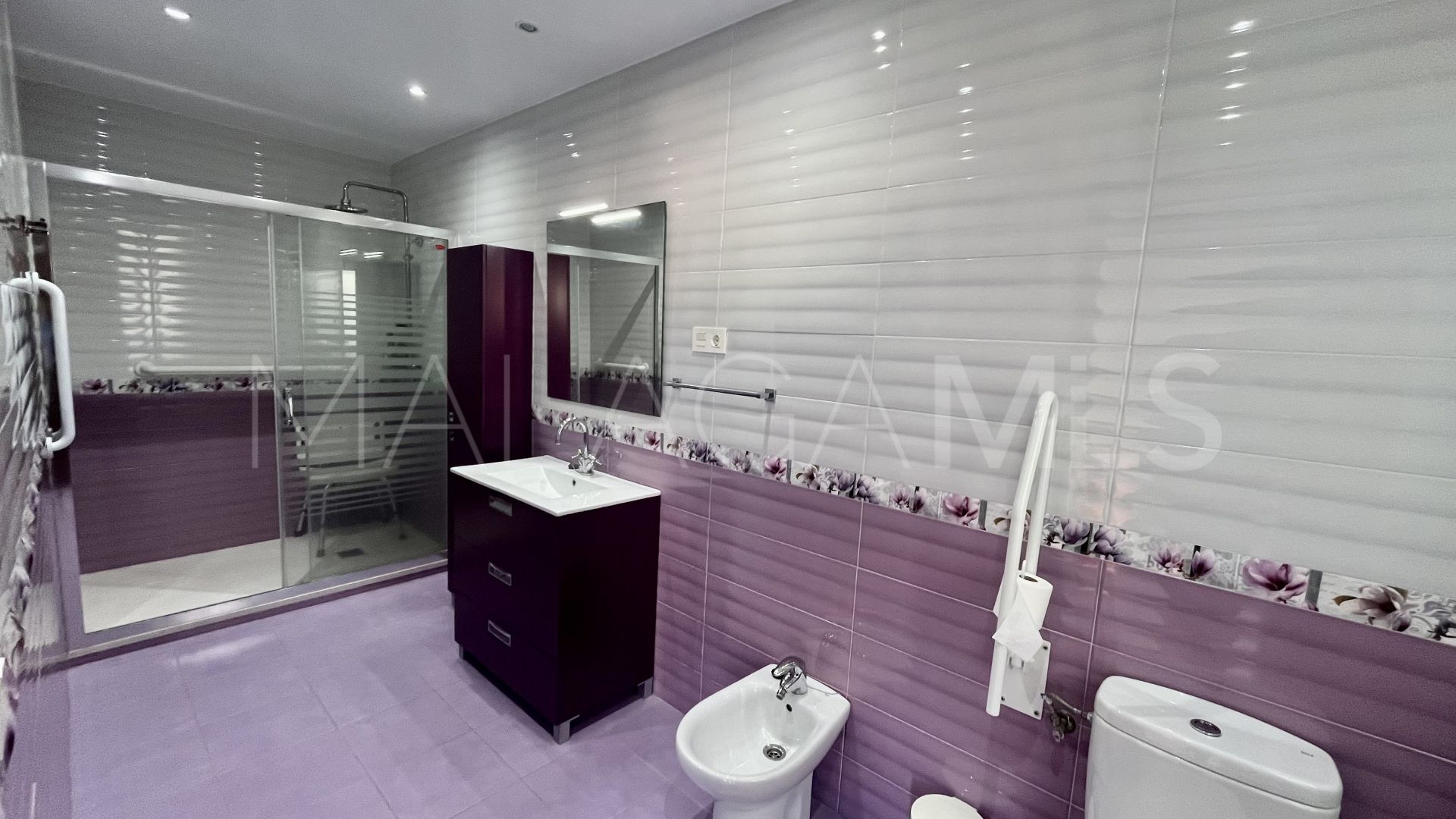 Buy apartamento in Los Boliches with 4 bedrooms