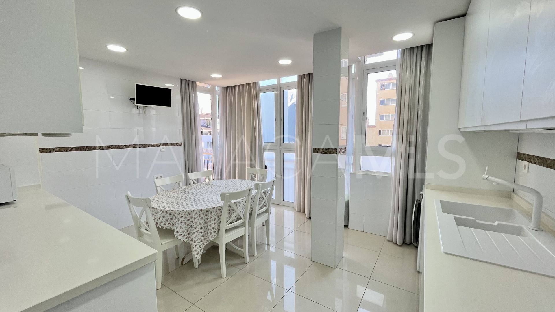 Buy apartamento in Los Boliches with 4 bedrooms