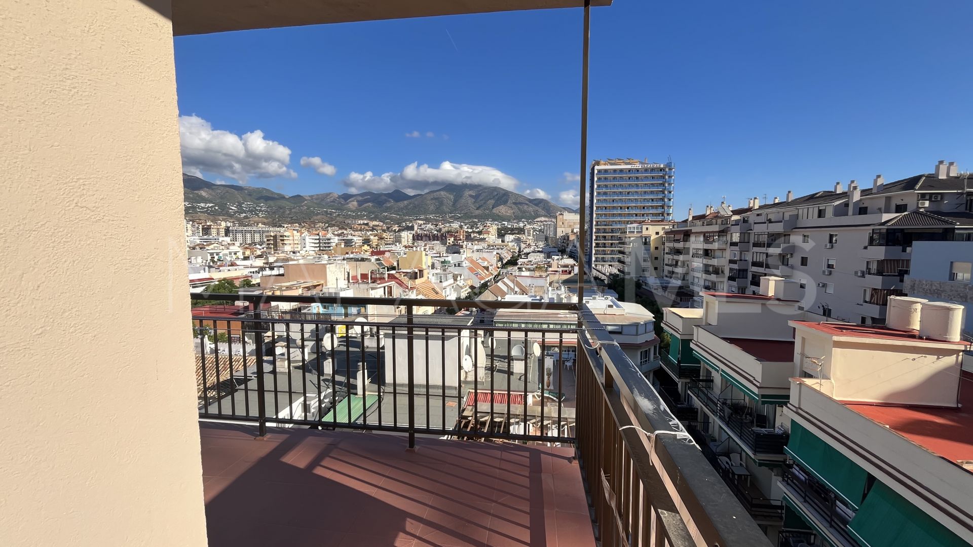 Buy apartamento in Los Boliches with 4 bedrooms