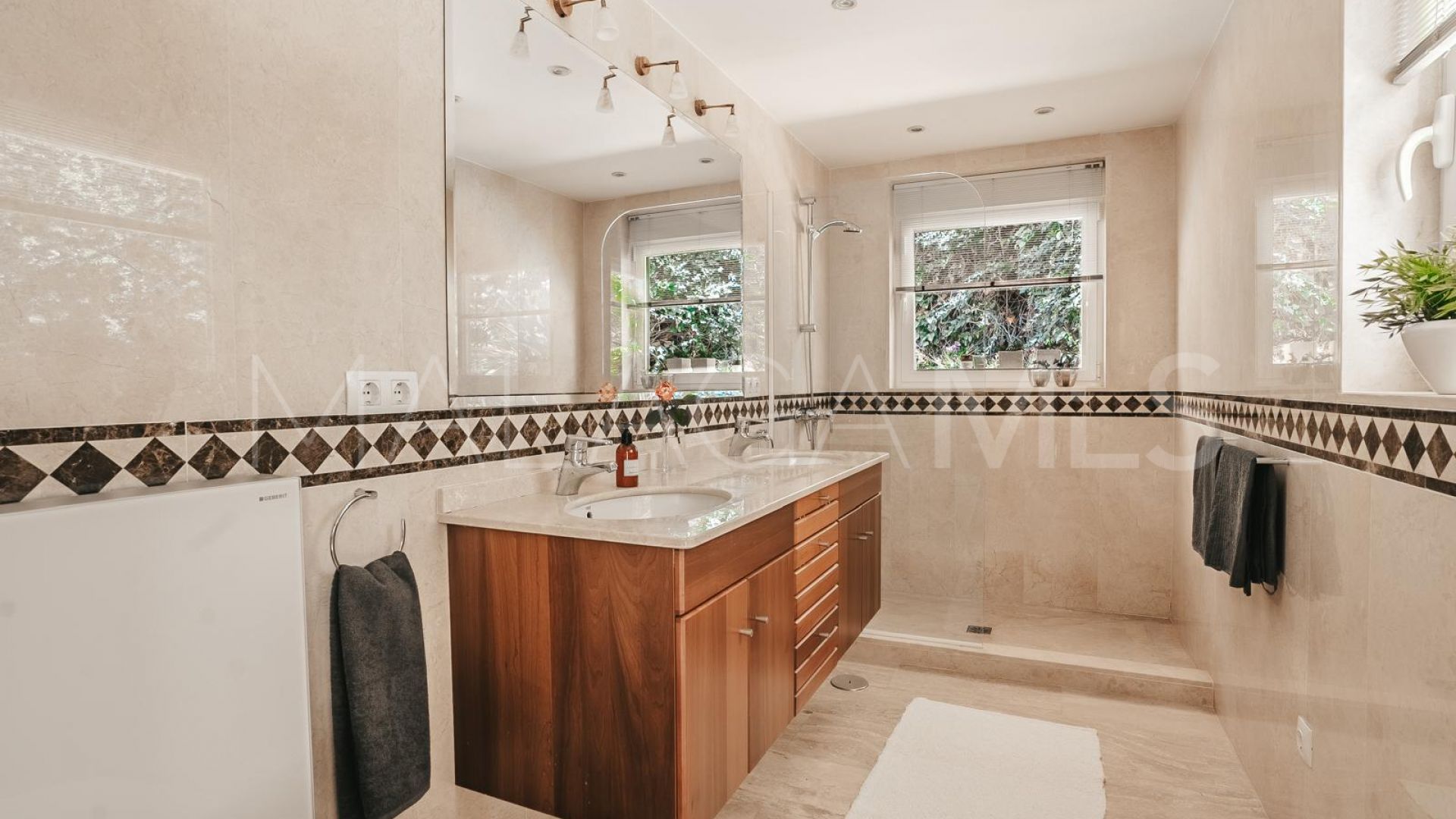 Hus i byn for sale in La Capellania