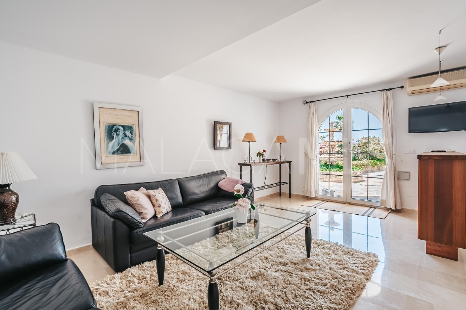 Hus i byn for sale in La Capellania