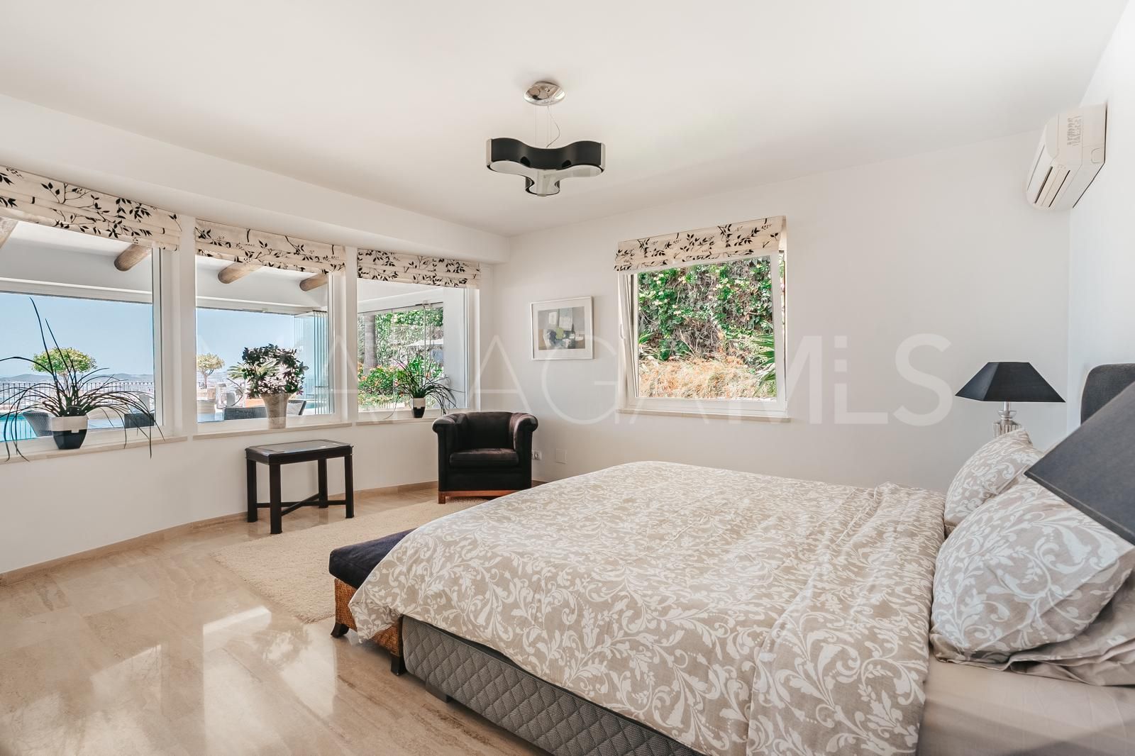 Hus i byn for sale in La Capellania